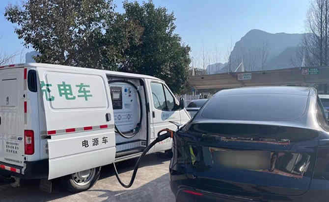 林周汽车搭电